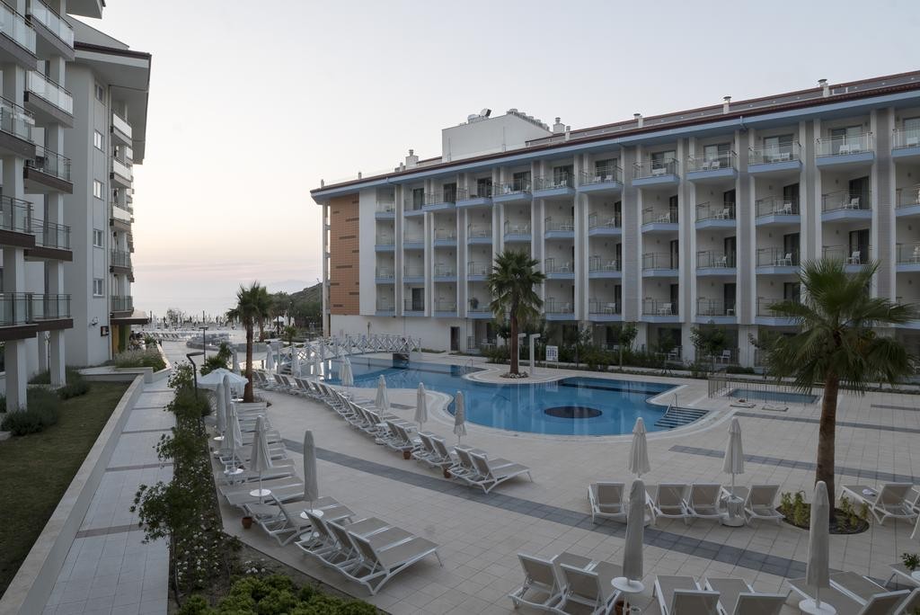 Ramada Hotel & Suites by Wyndham Kusadasi